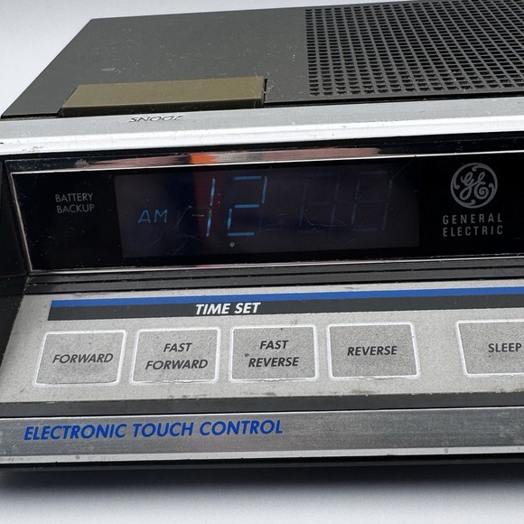 1980s General Electric GE AM/FM Digital Alarm Clock Radio Model 7-4663A Works - Picture 3 of 10